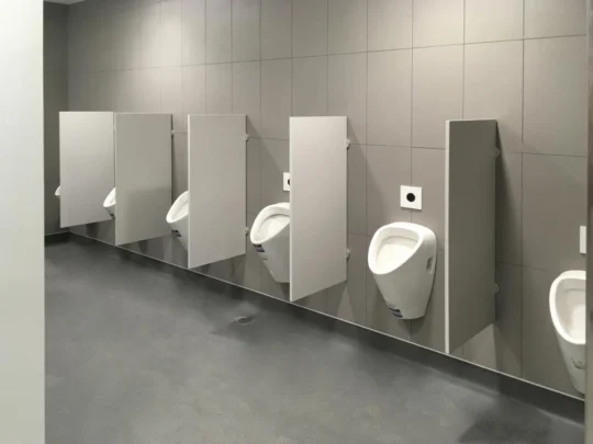 Przegrody pisuarowe